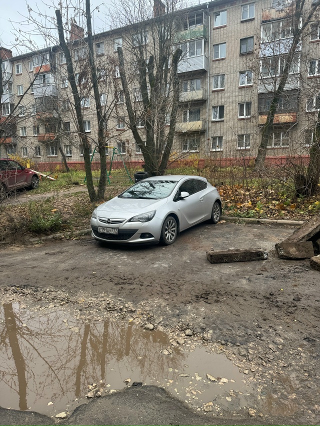 Анонимно пожалуйста
Во дворе дома по улице Ставровск?...