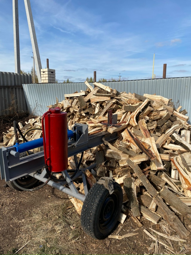 Продам дрова (Клён) колотые и не колотые (пеньками),любо...