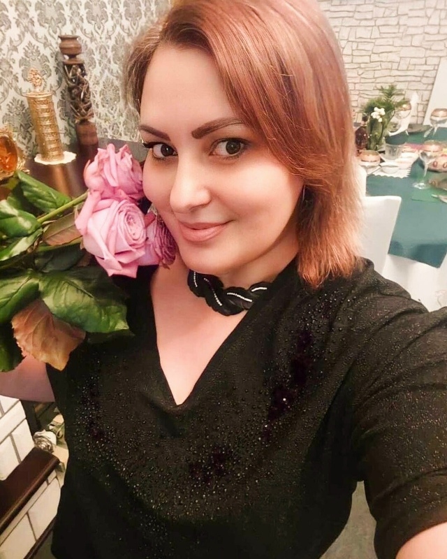 Вика. Работаю на заводе. Буда рада новым знакомствам