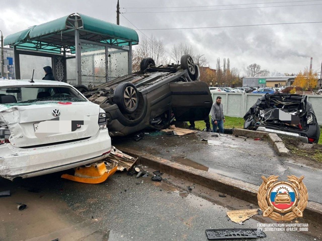 Жуткая авария в Уфе с участием 12 автомобилей, есть поги...