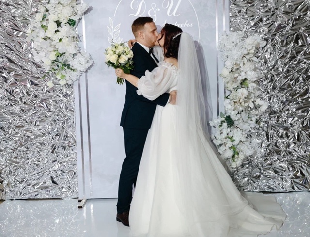 Привет🫶🏻
Готова поделиться фото с нашей свадьбы, рос...