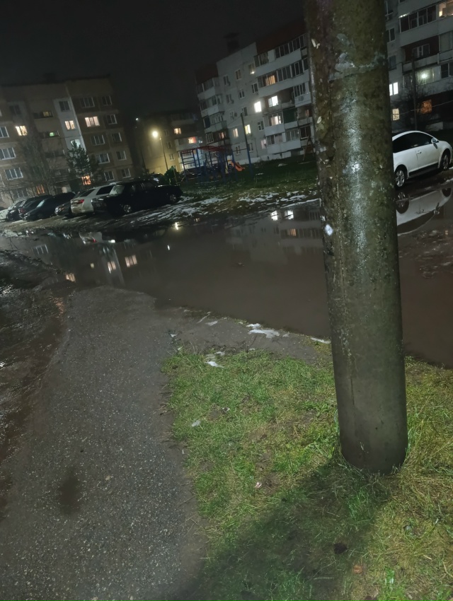 Ленинградская 9 Дикси
Рядом школа, магазины, дет садик ?...