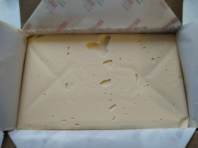 Масло сладко - сливочное 82,5% жирности. Высший сорт. Прои...