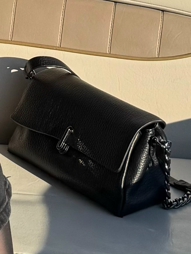 Утеряна сумка с документами в районе кафе Марио по ул. ?...