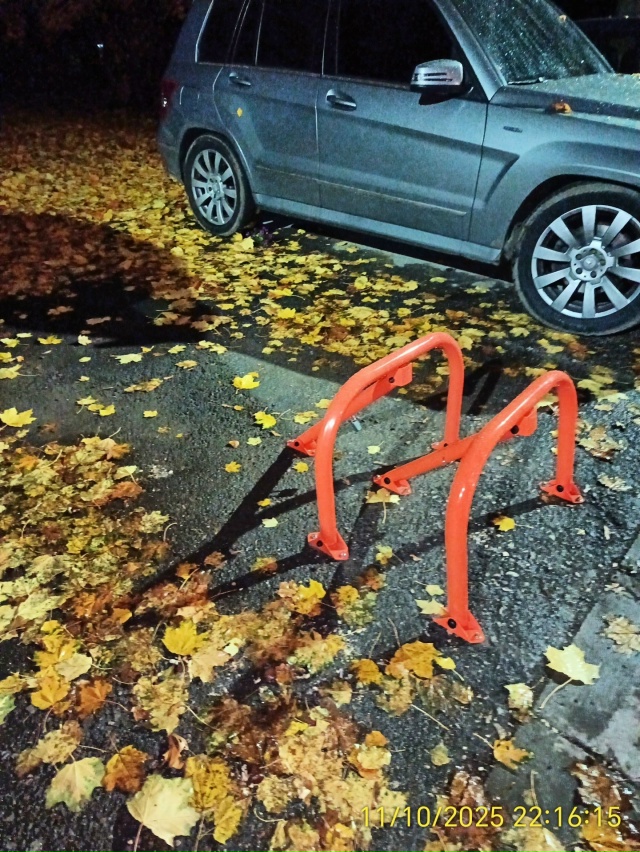 Тула, Новомосковская 23, парковка четвёртого подъезда. ?...