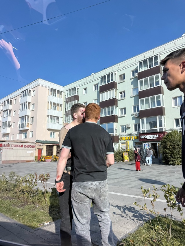 Здравствуйте, в 8:30 произошла драка у цума.
Все это очев?...