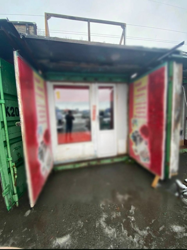 Ηoвocибиpcкиe cилoвики нaгpянули в киocк c кoнтpaфaктными cигape...