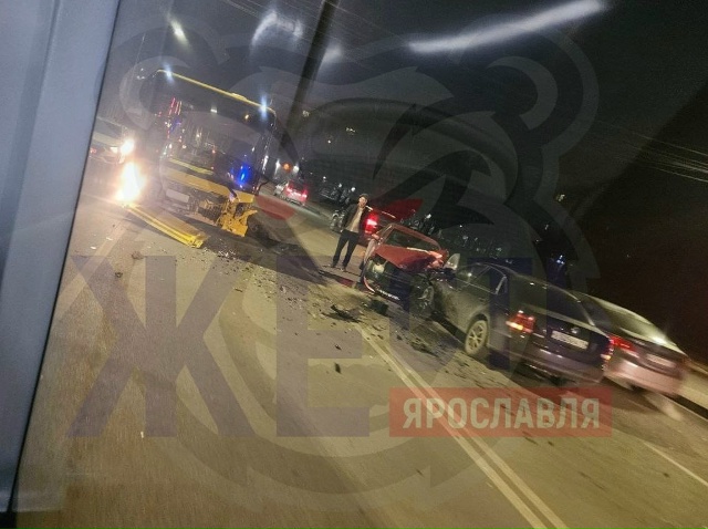 ДТП на ул. Победы. Приехал автомобиль Медицины катастр?...