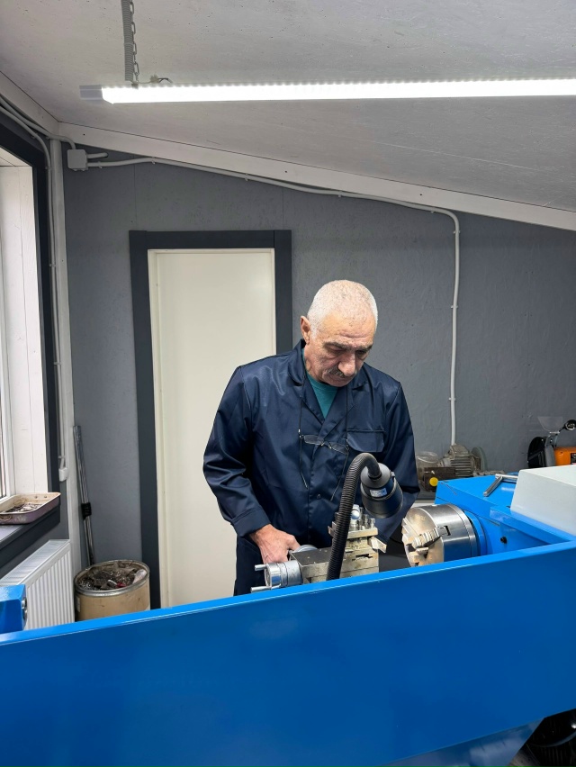 Моё имя Георгий. Предлагаю услуги по обработке металла...