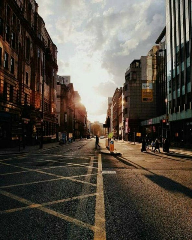 🌍 Манчестер — это город, который соединил индустриал?...