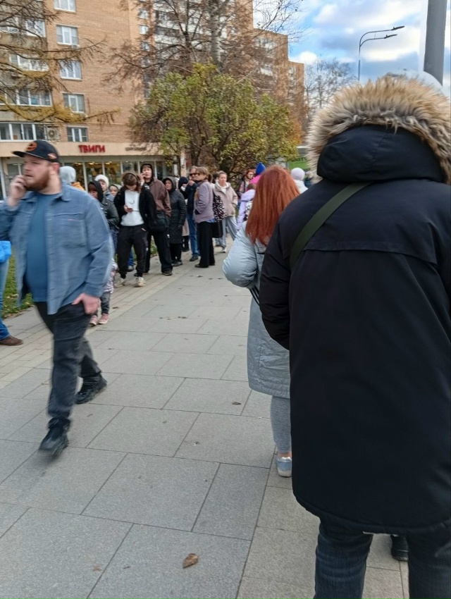 Ровно час, с 14 до 15 не было 489 автобуса