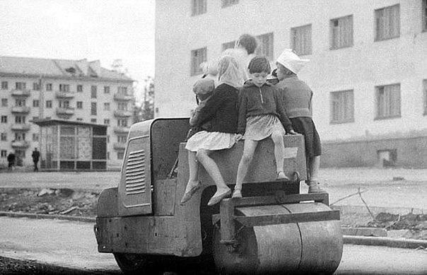 Всегда любили забираться на каток