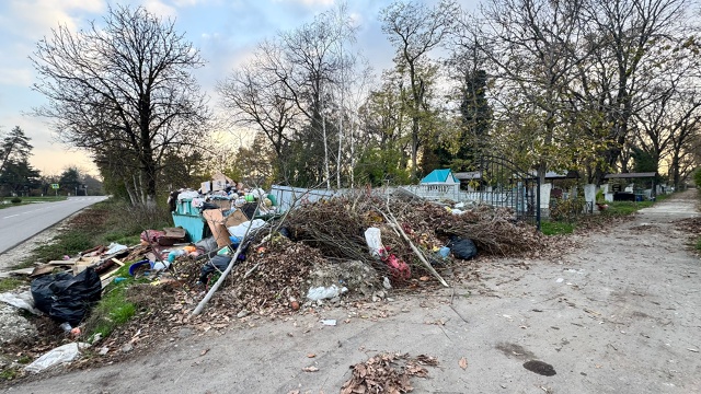 Стыд и позор,куда смотрит АДминистрация города?! Самая ...