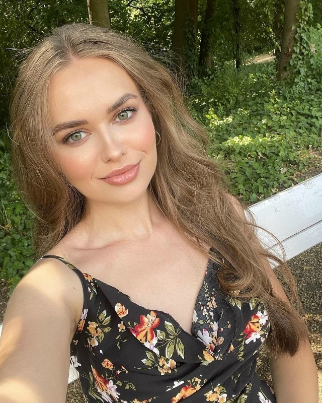 Меня зовут Наталья... Разведена. Можно тебе написать се?...