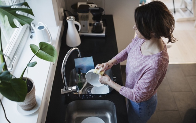 Мужчин могут обязать ПЛАТИТЬ женщинам за ДОМАШНИЕ ДЕЛ?...