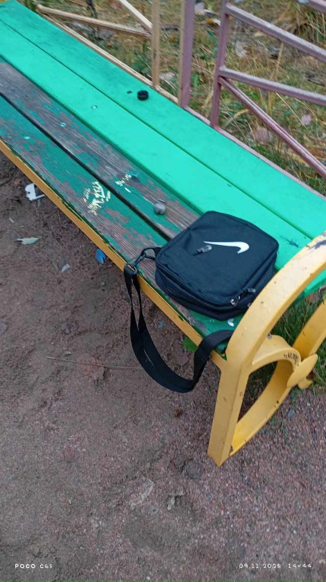 Чья сумка на площадке морской 1 я её не подберала