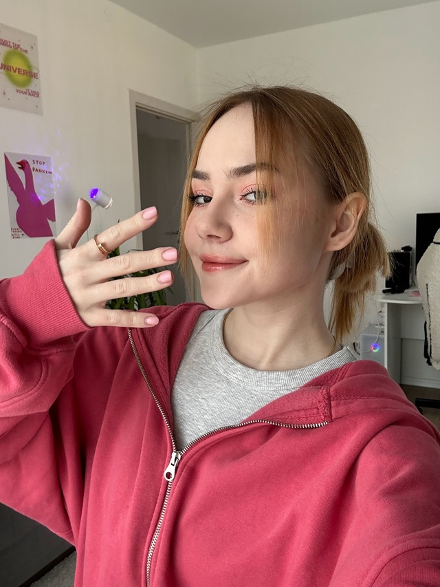 Сейчас поеду на маникюр ??