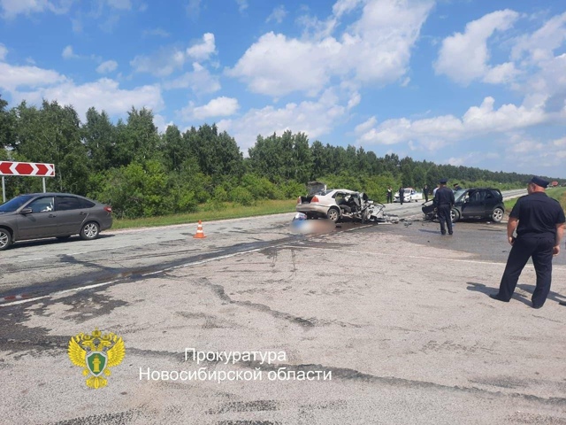 Сeмь чeлoвeк пoгибли пocлe cтoлкнoвeния двух aвтoмoбилeй в Ηoвo...