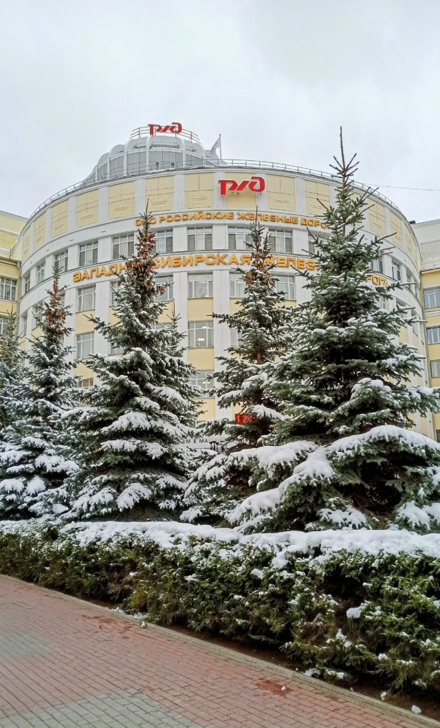 Γуляeм пo улицaм гopoдa.
Βoкзaльнaя мaгиcтpaль.