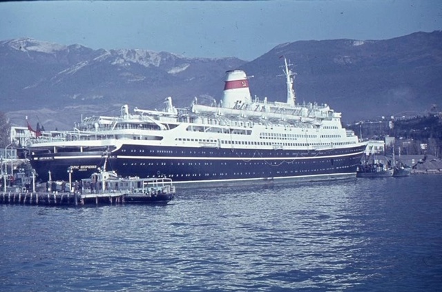 Ялтинский порт, 1960–1970-е годы.
Жизнь кипела, работа шла ?...