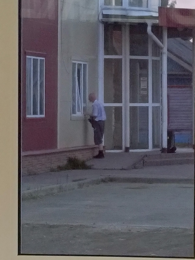 Мамы, будьте внимательны, ходит очень нездоровый мужчи...