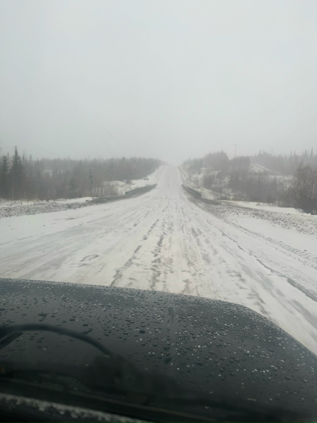 Дорога на головные сооружения. Не почищена и не посыпа?...