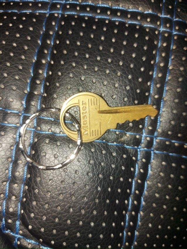 Найден ключ в Сахалинском лесу. Обращаться в личку