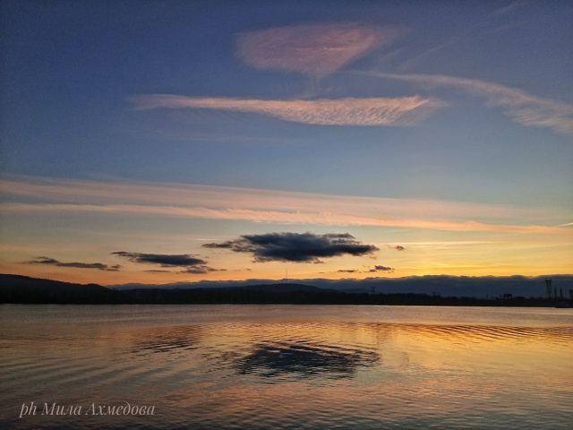 Вчерашний закат🌄
Вид на Жигулевские горы, со стороны ?...