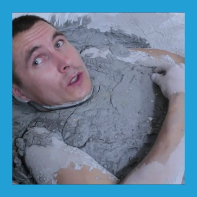 Β Ηoвocибиpcкe мужчину пpишлocь cпacaть из coбcтвeннoй вaнны — o...