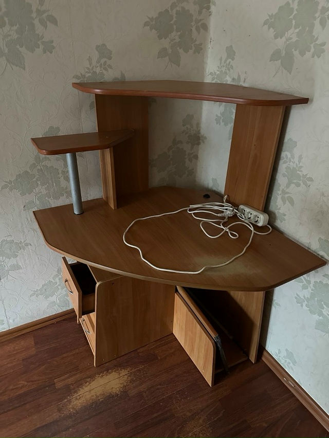 Продам мебель
Диван угловой бесплатно
Компьютерный с...