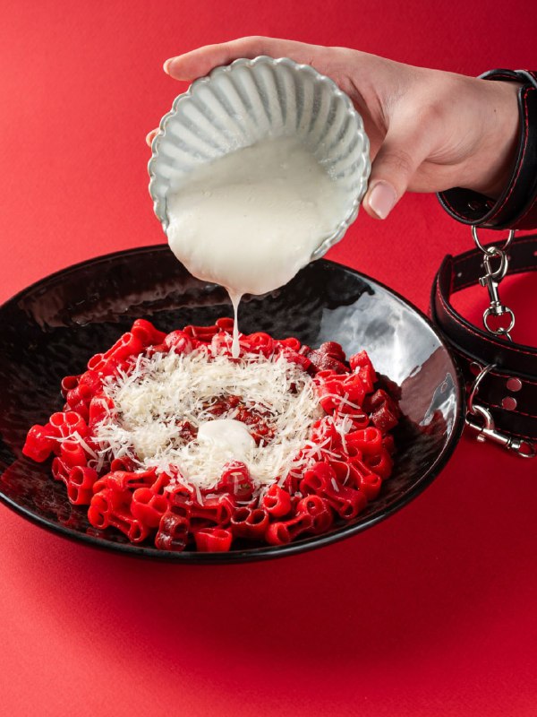 Лол, в Pasta Queen появился спешл по «50 оттенкам серого». Правда, он всё-таки в розовых оттенках 😁