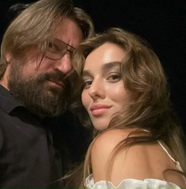 Гена Букин снова станет папой! Ему уже 50😅
Виктор Лог?...