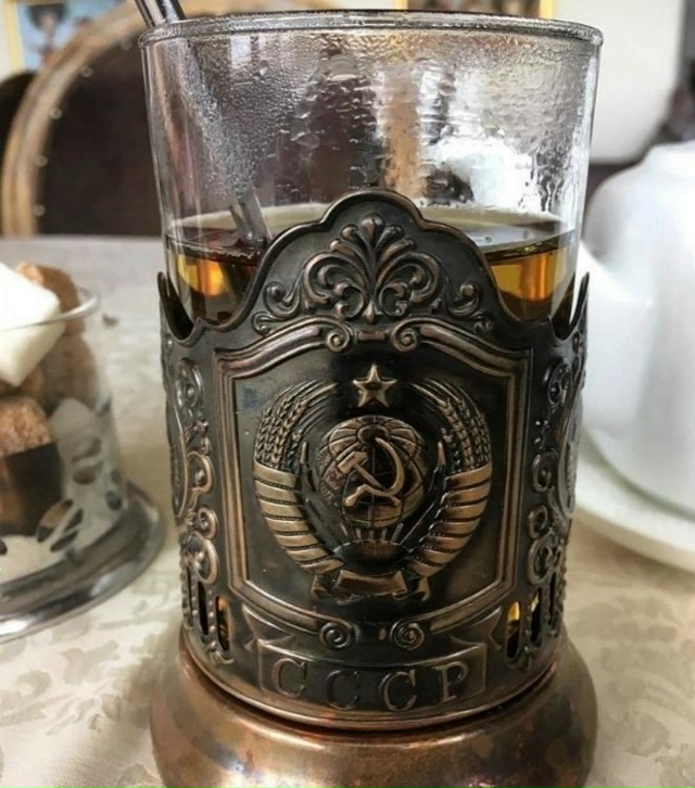 А вы помните такие подстаканники?