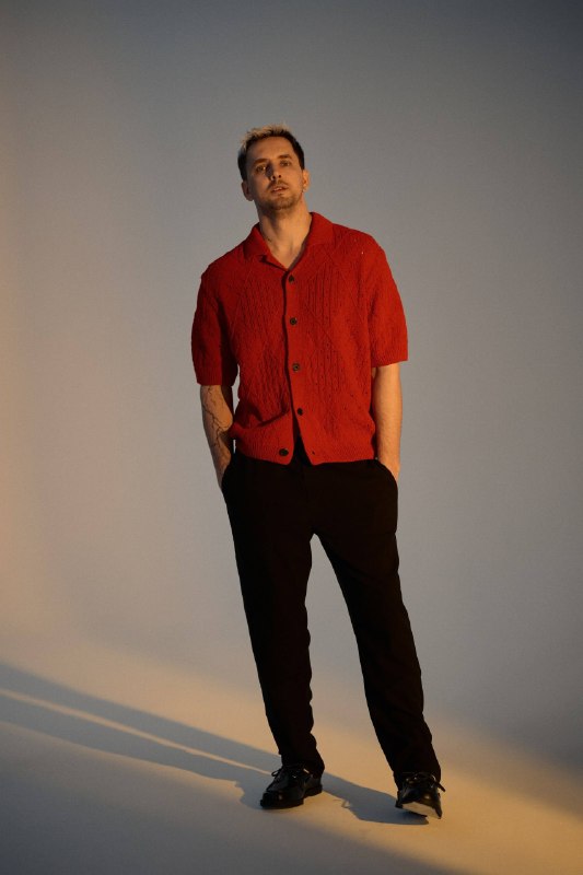 Когда мама купила новые шмотки
Это я пытаюсь быть типо модным, красивым 😅
Ору 🤣