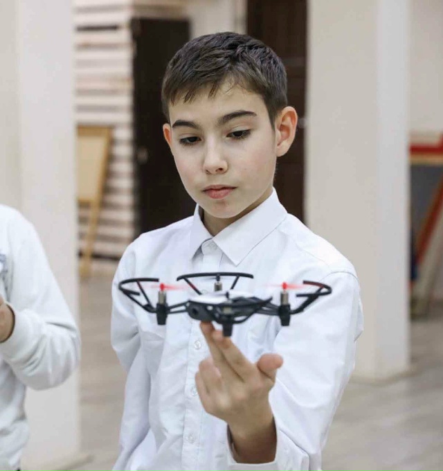 🚁 В НАРЬЯН-МАРЕ ДЕТЕЙ НАУЧАТ СОЗДАВАТЬ И ПРОГРАММИРОВ...