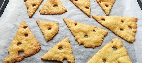 ЛЕГКИЕ СЫРНЫЕ КРЕКЕРЫ
Ингредиенты:
- 100 гр. сливочного...