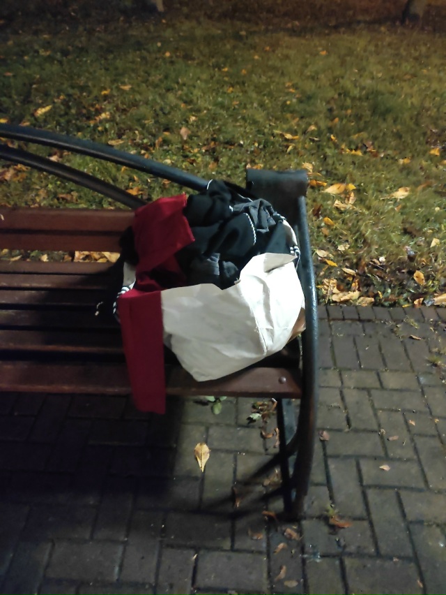 Сумка вещей забыта в сквере возле загса
Шавшукова Софи...