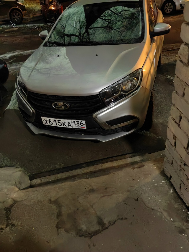 🗣️ Кому-то было лень идти до стадиона лишние 50 метров ...