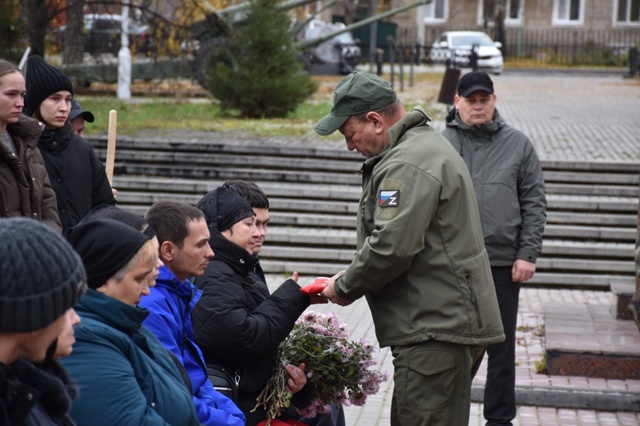 Дуванцы простились с погибшим земляком
Прощание с мес?...
