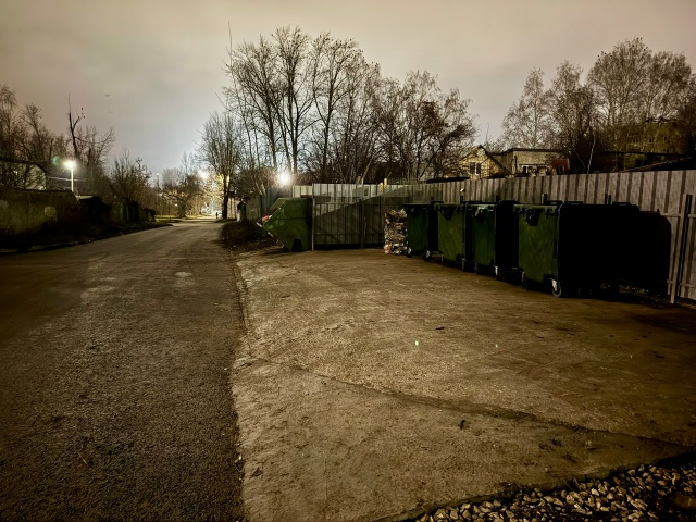 Образцово-показательный порядок на контейнерной площ?...