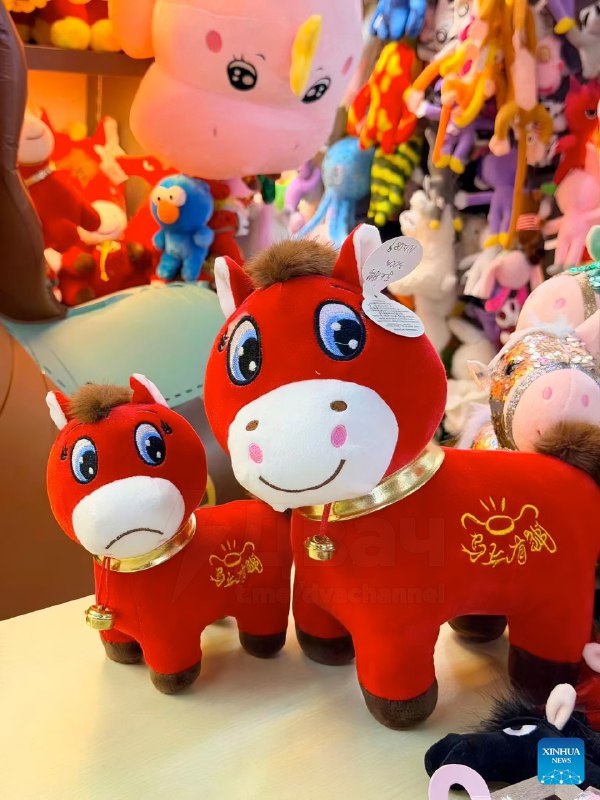 Символом китайского Нового года стала лошадь с… недовольной мордой
Сначала планировали сделать её у