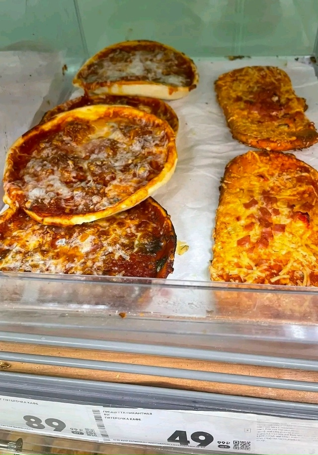 «Печем три раза в день!»
Вкуснятина с плесенью🤢