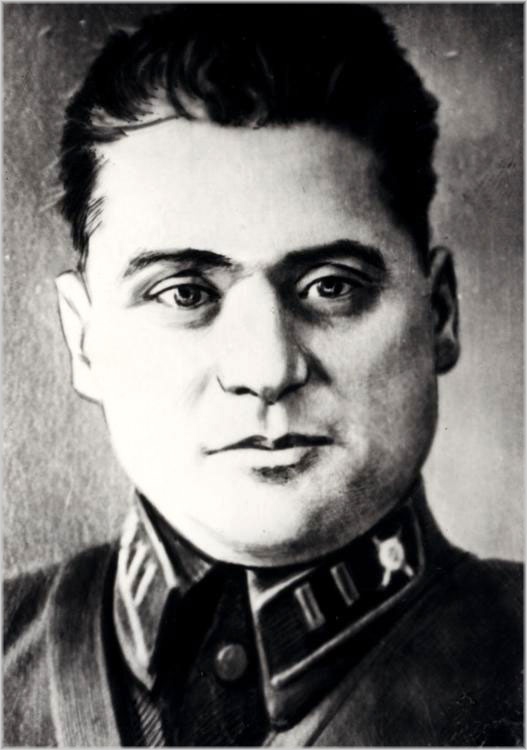 1) Расчет зенитного пулемета на защите г. Тулы.
2) Баррик...