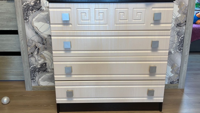 Продаётся комод 89228547410 цена договорная