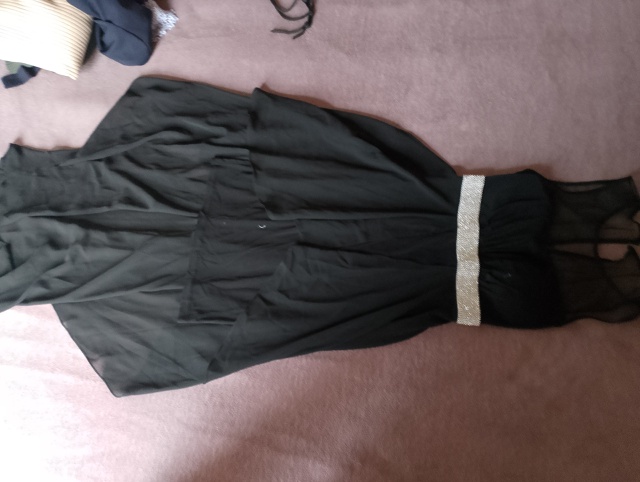 Отдам даром все в одни руки.платье42-44 размер , детское п...