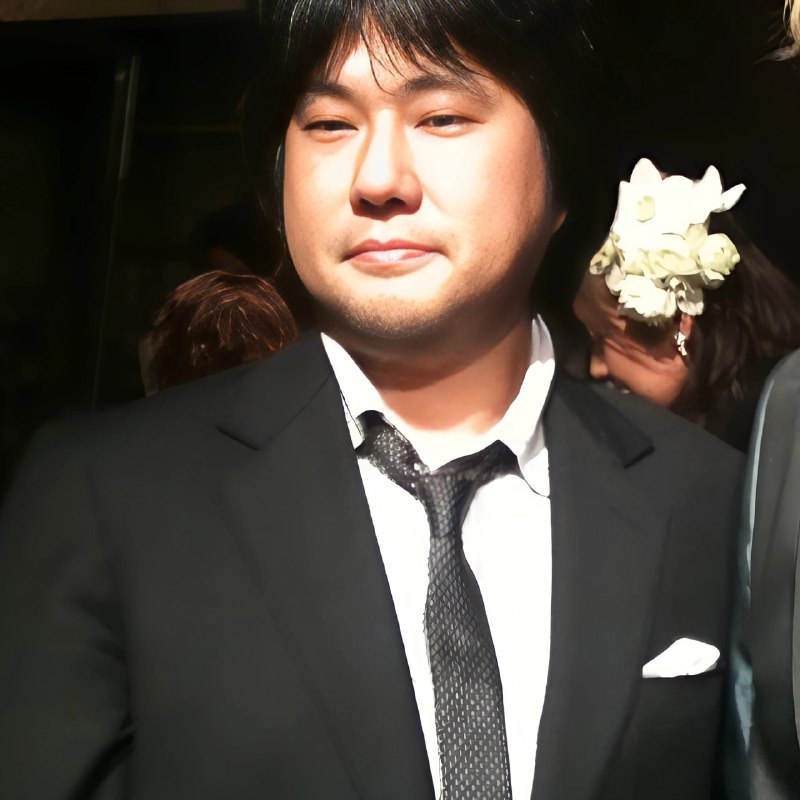 🏴‍☠️Эйитиро Ода очень любит мобильные приложения «Ван-пис» и тратит на них кучу денег.
Он используе