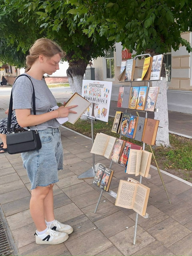 📚🌳Ежегодно 9 августа ценители литературы празднуют ?...