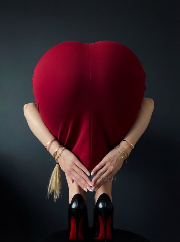 Пердечко, наконец-то: в японском твиттере тянки массово сгибаются так, чтобы показать сердечко с пом