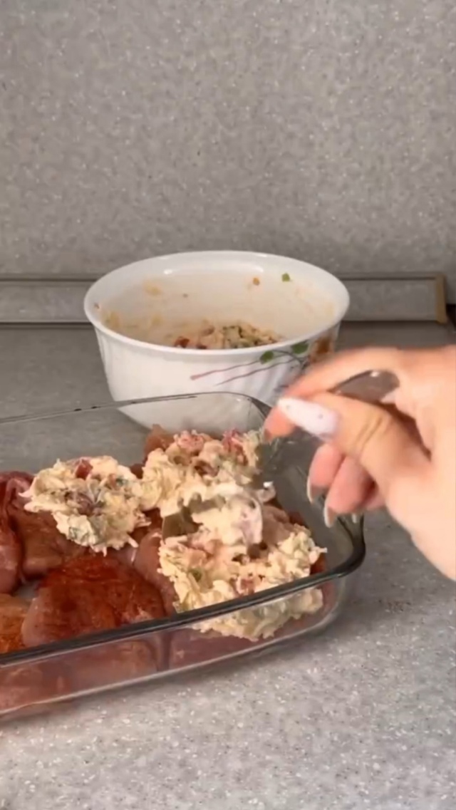 Такое мясо под шубкой всегда получается вкусным, сочны...