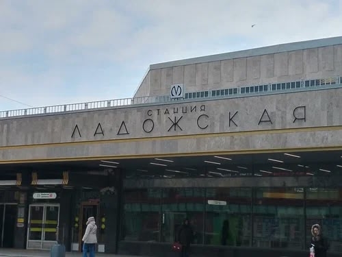 Утром я встретил 40-летнюю русскую женщину в автобусе №...